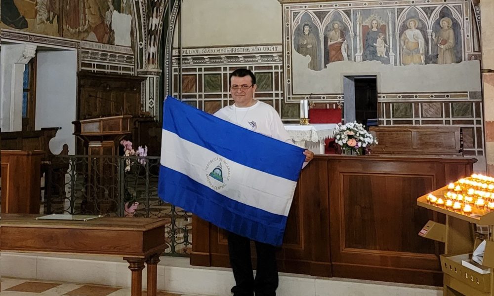 Padre Uriel Vallejos Se Exilia En Italia Repara Mi Iglesia Reza La 