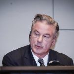 Alec Baldwin demanda a los fiscales del caso ‘Rust’ por acusaciones falsas