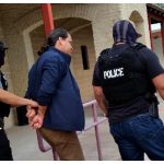 Sacerdotes presencian detención de nicaragüense solicitante de asilo por parte de ICE al salir de corte de inmigración