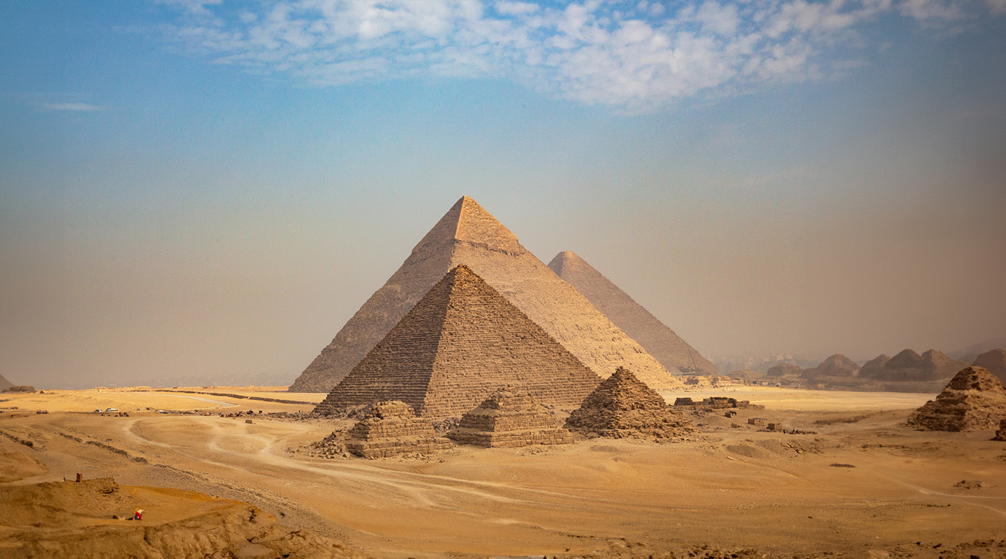 Las Pirámides de Giza se convierten en galería de arte contemporáneo
