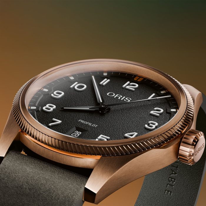 El tiempo esculpido en bronce: el reloj que vive con su portador