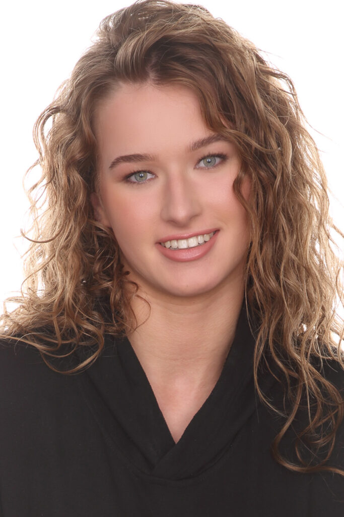 Brylee Roorda Headshot