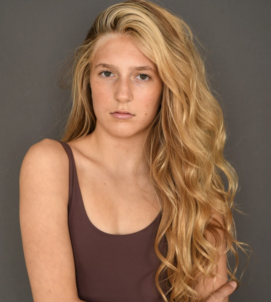Scarlett Lustig Headshot