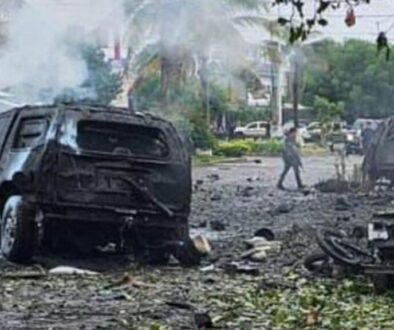 coche-explota-en-coahuayana