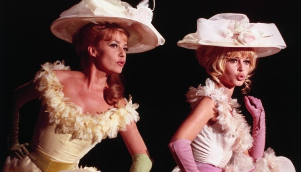 ¡Viva María! 81965, dir. Louis Malle)