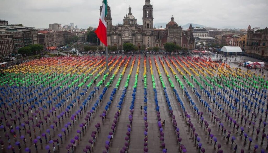 1037381_Instalacion-de-la-Bandera-LGBTTTIQ_impreso