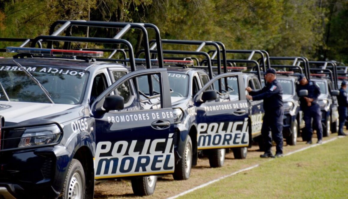 PARTICIPA-LA-SINDICA-DE-CUERNAVACA-VERÓNICA-ATENCO-EN-ENTREGA-DE-PATRULLAS-QUE-GOBIERNO-DEL-ESTADO-DESPLEGARÁ-EN-APOYO-A-LA-SEGURIDAD-DE-25-MUNICIPIOS-2