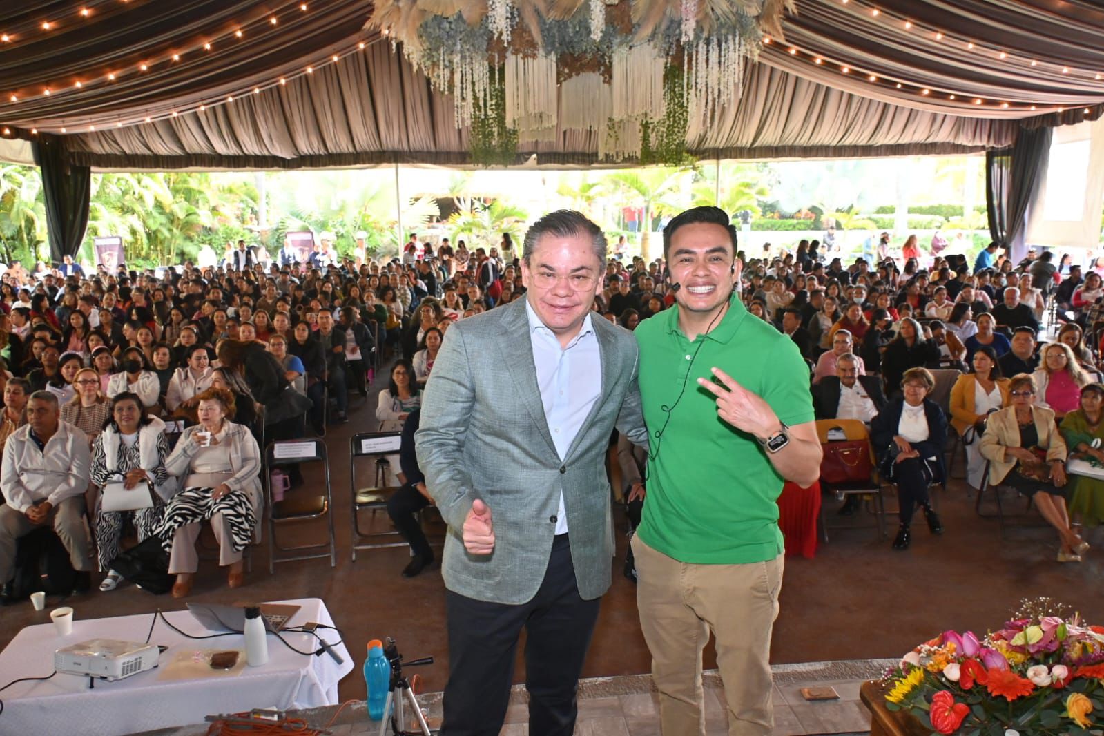 CONTRIBUYE RAFAEL REYES A LA PROFESIONALIZACIÓN DE MÁS DE DOS MIL MAESTRAS Y MAESTROS DE JIUTEPEC