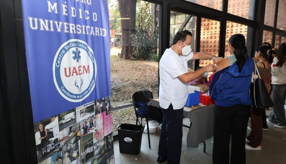 Vacunación en la UAEM1