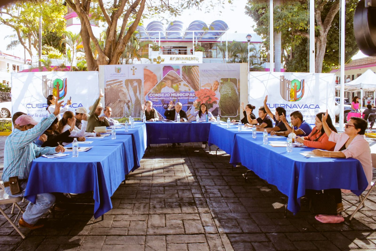 El alcalde José Luis Urióstegui retoma sus actividades luego de un asueto autorizado por el Cabildo; presidió sesión del COMUNDERS de Cuernavaca