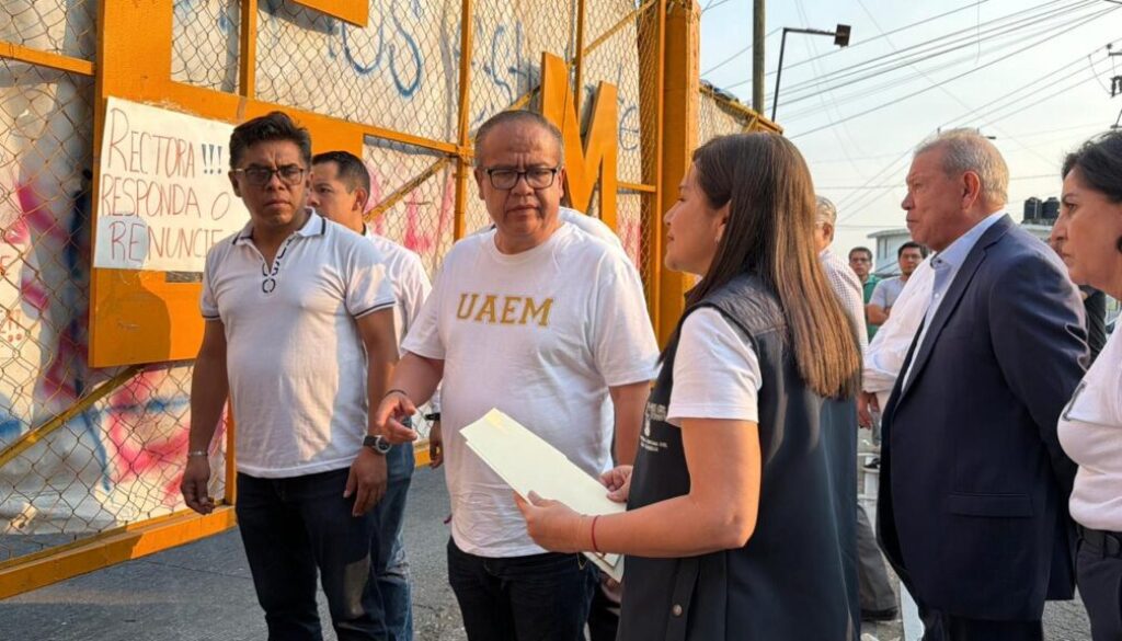 Entrega rectora respuesta a pliego petitorio3