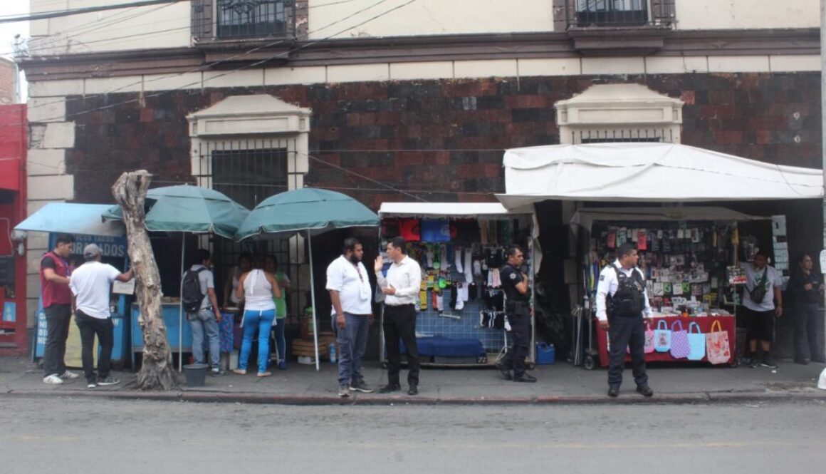 INICIAN-RECORRIDOS-PARA-VERIFICAR-CUMPLIMIENTO-AL-REORDENAMIENTO-DEL-COMERCIO-EN-VIA-PUBLICA-POR-PARTE-DE-AUTORIDADES-DEL-AYUNTAMIENTO-DE-CUERNAVACA-2