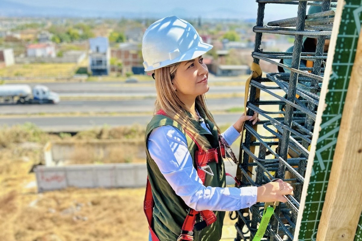 ACERCA EVA MONTES EL AGUA A COMUNIDADES DE MORELOS DESDE LA INGENIERÍA