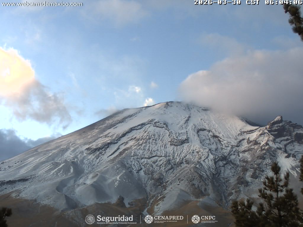 El Popo, con exhalaciones de baja intensidad, acompañadas de vapor de agua y otros gases volcánicos