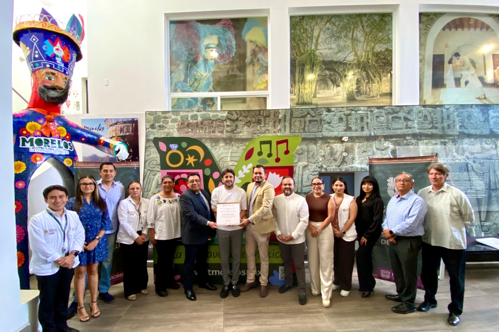 ENTREGAN AUTORIDADES DE SALUD PLACA DE ENTORNO LABORAL SALUDABLE A SECRETARÍA DE TURISMO