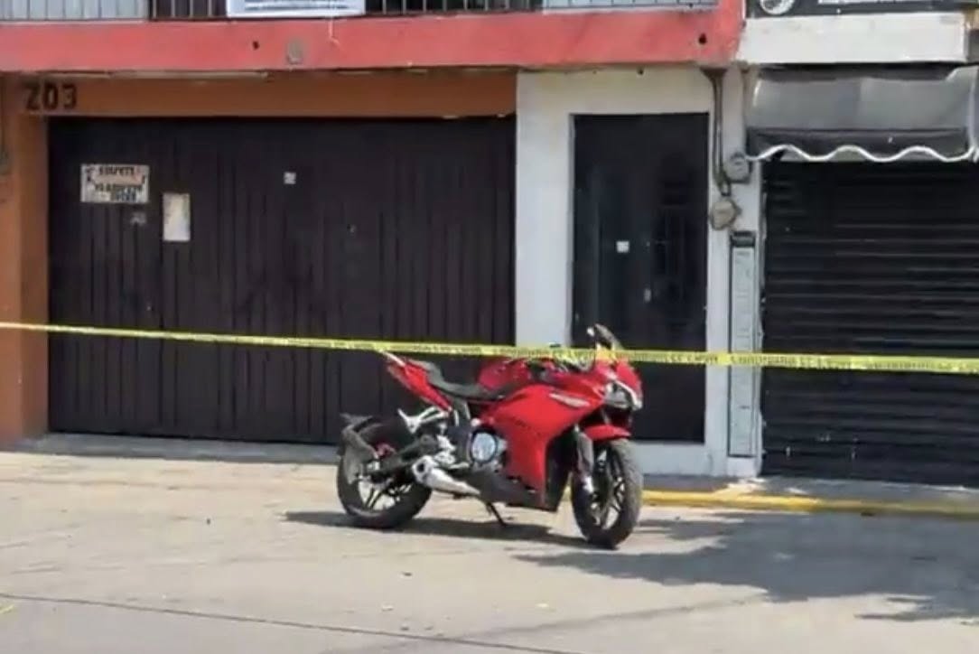 Bala perdida deja grave a empleada de tortillería durante balacera en Emiliano Zapata