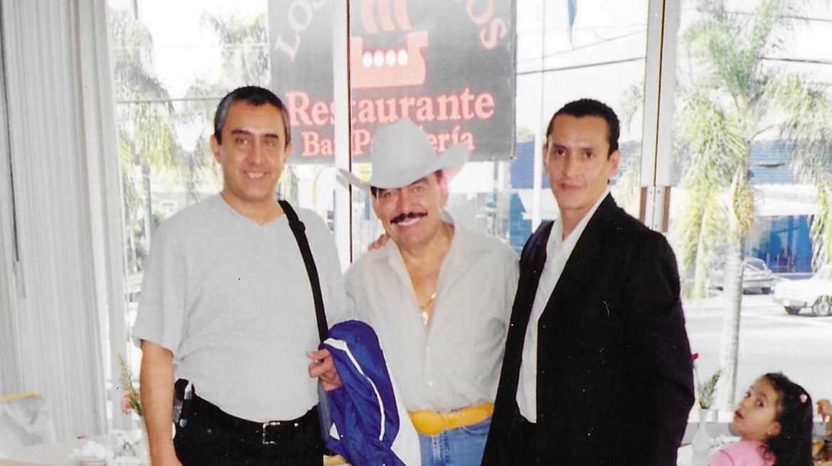 Recordando a Joan Sebastian este miércoles 8 de abril, día de su natalicio; muy joven comenzó en el Bellavista, frente al Jardín Juárez de Cuernavaca
