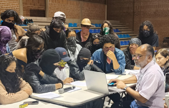 UAEM firma acuerdo con Resistencia Estudiantil: Reanudan clases virtuales el 30 de abril, pero persiste la toma de instalaciones