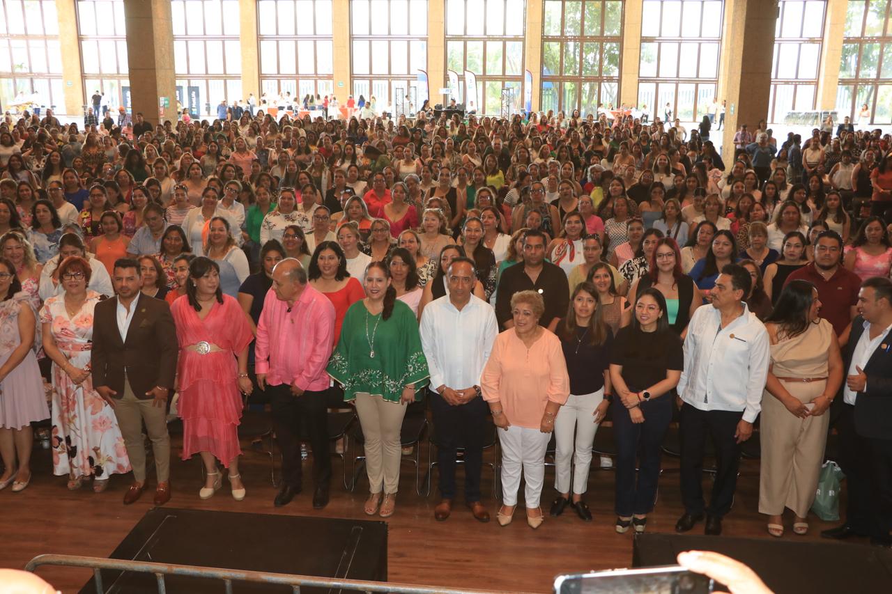 Maestras de preescolar reciben homenaje en Morelos por su Día