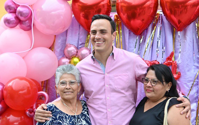 Daniel Martínez Terrazas celebra a cientos de madres en intensa jornada territorial por el Día de las Madres en Cuernavaca