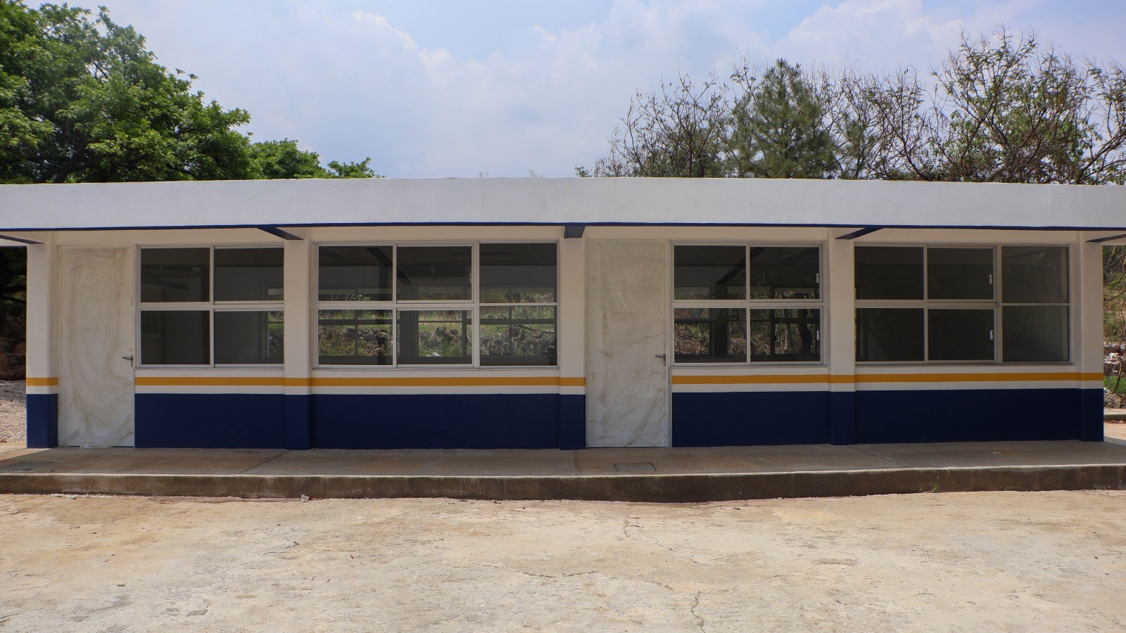 CONCLUYE INEIEM CONSTRUCCIÓN DE AULAS EN EMSAD 10 DE TLAYACAPAN