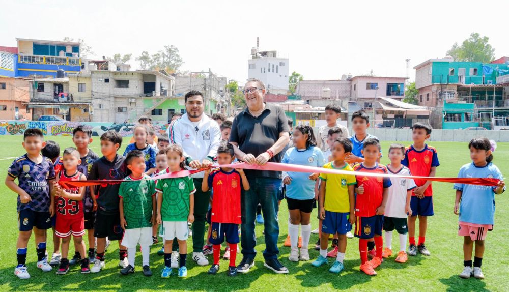 Inaugura Víctor Mercado escuela de futbol en Patios de la Estación