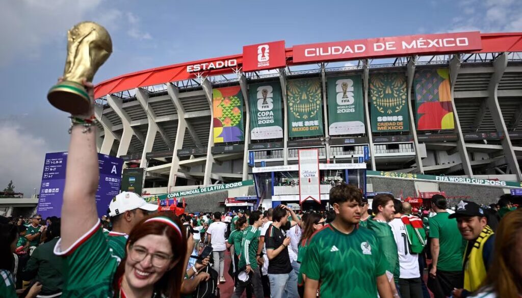hinchas-de-mexico-en-las-afueras-del-azteca-antes-FWCDOFSIZJGQPBLULW5ME3LSYE