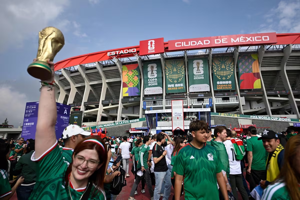 POR QUÉ EL FÚTBOL NOS APASIONA TANTO: LA PSICOLOGÍA, EL GRUPO Y LA IDENTIDAD