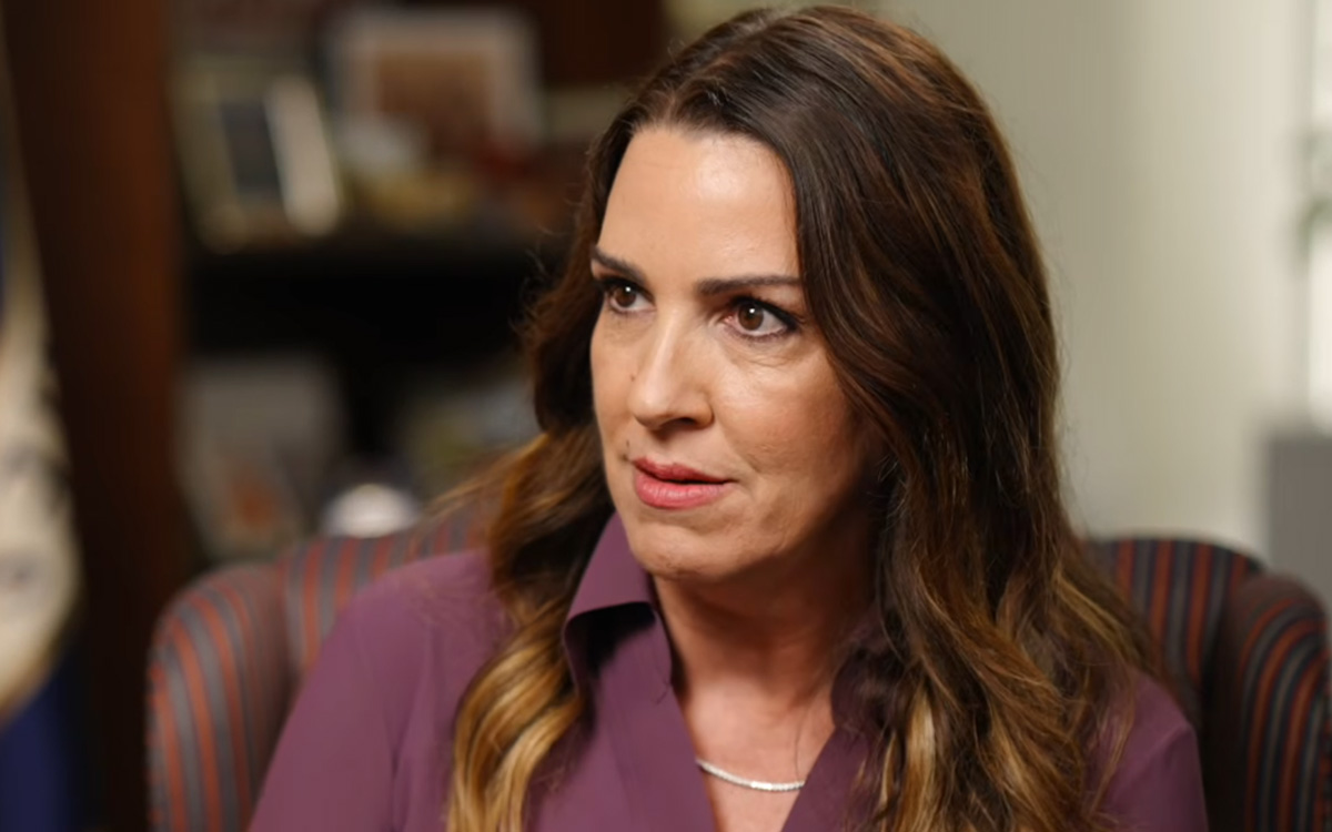Sara Carter, zar antidrogas de Trump, advierte a políticos mexicanos: “Si no cooperan, los ponemos en la mira y se van a arrepentir”