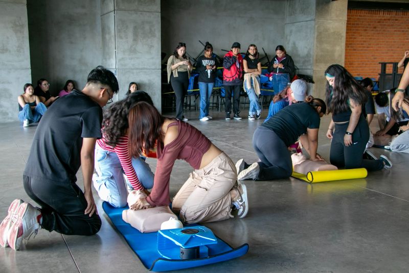 Escuela de Turismo fortalece capacitación en primeros auxilios para sus estudiantes