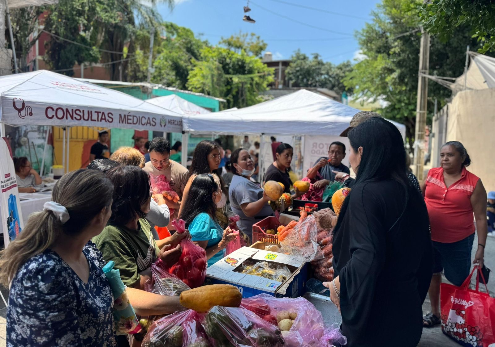 LLEVA VÍCTOR MERCADO EL “MERCADO DEL BIENESTAR” A LA COLONIA SANTA VERACRUZ
