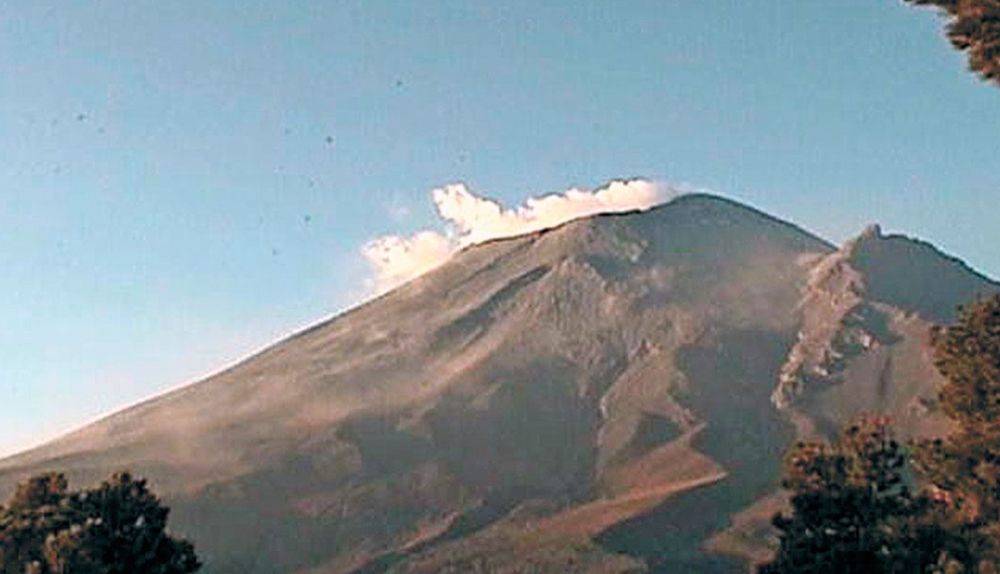 Impresionante fumarola del Popocatépetl domina el amanecer en Cuernavaca y regiones aledañas