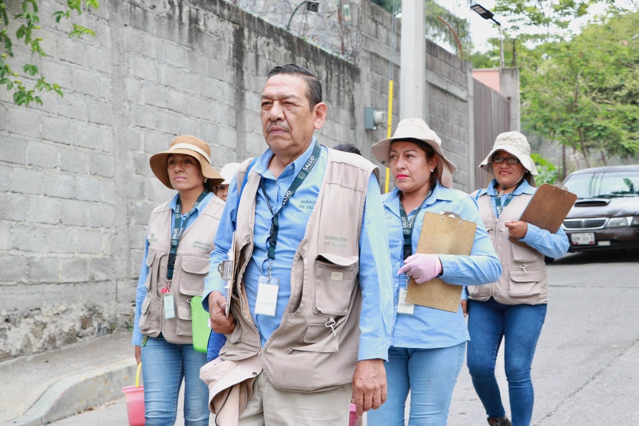 LLEVAN BRIGADAS DE SALUD PREVENCIÓN CONTRA EL DENGUE HASTA LOS HOGARES MORELENSES