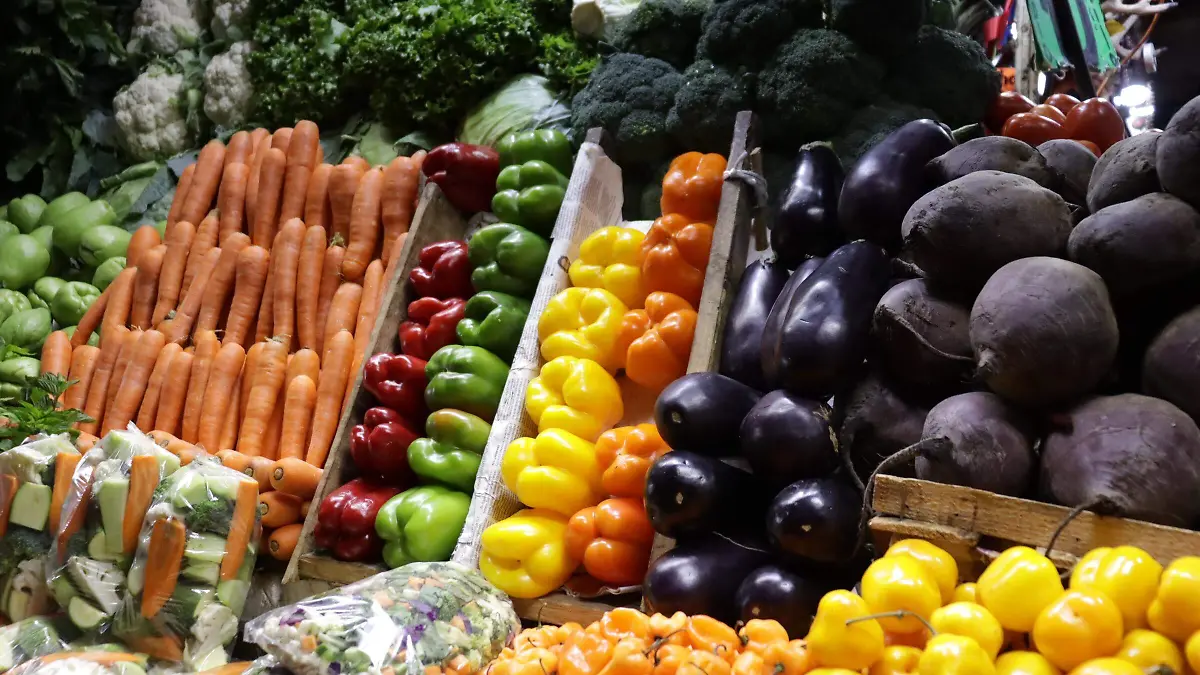 Alianza entre empresarios y agricultores morelenses para compras directas de frutas y verduras