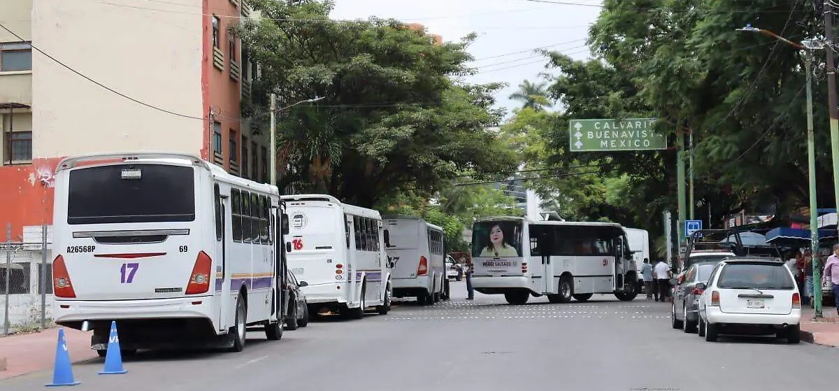 Transportistas protestan contra Movilidad; exigen frenar el “pirataje” en Morelos