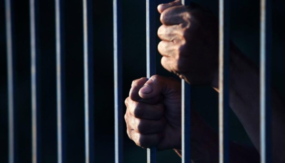 tlmd-tras-las-rejas-prision-carcel-generica-shutterstock_222513775