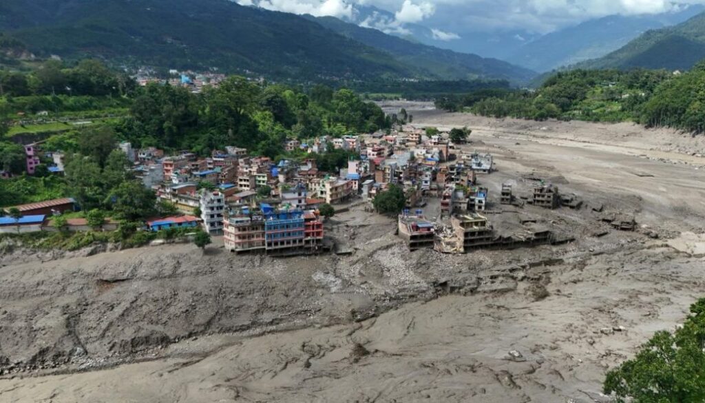 Tsunami-de-tierra-que-provoco-la-mortifera-inundacion-glaciar-en-Nepal