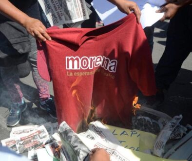 pareja-quemo-playeras-previo-llegada