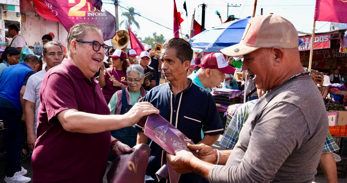 Víctor Mercado recorre el mercado Adolfo López Mateos previo a su Segundo Informe Legislativo