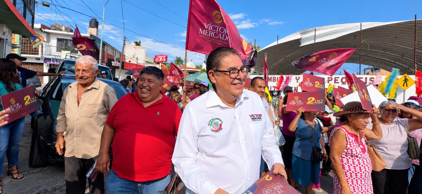 VÍCTOR MERCADO RECORRE LA COLONIA ANTONIO BARONA PARA RENDIR CUENTAS Y ESCUCHAR A LOS CIUDADANOS