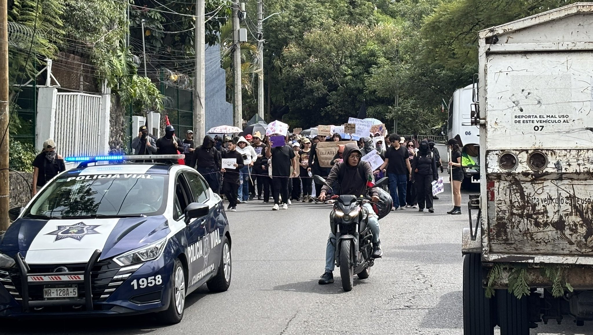Casi 2 mil marchan por Claudia: la indignación universitaria toma las calles de Cuernavaca