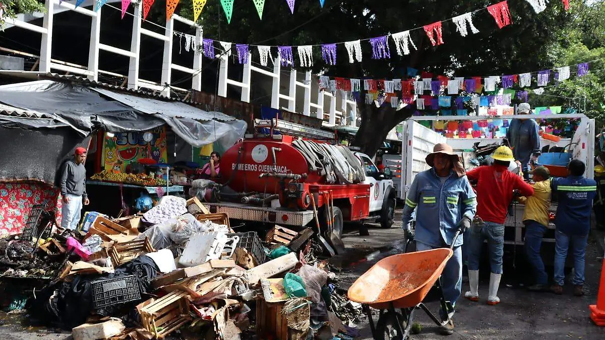 Gobierno estatal define tres apoyos para locatarios afectados por incendio en el mercado ALM