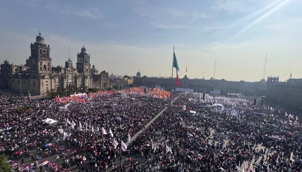 contingentes-desbordan-el-zocalo-en-apoyo-a-sheinbaum_d32c8680-221c-4d6e-9977-607a0d9b67f6_medialjnimgndimage=fullsize