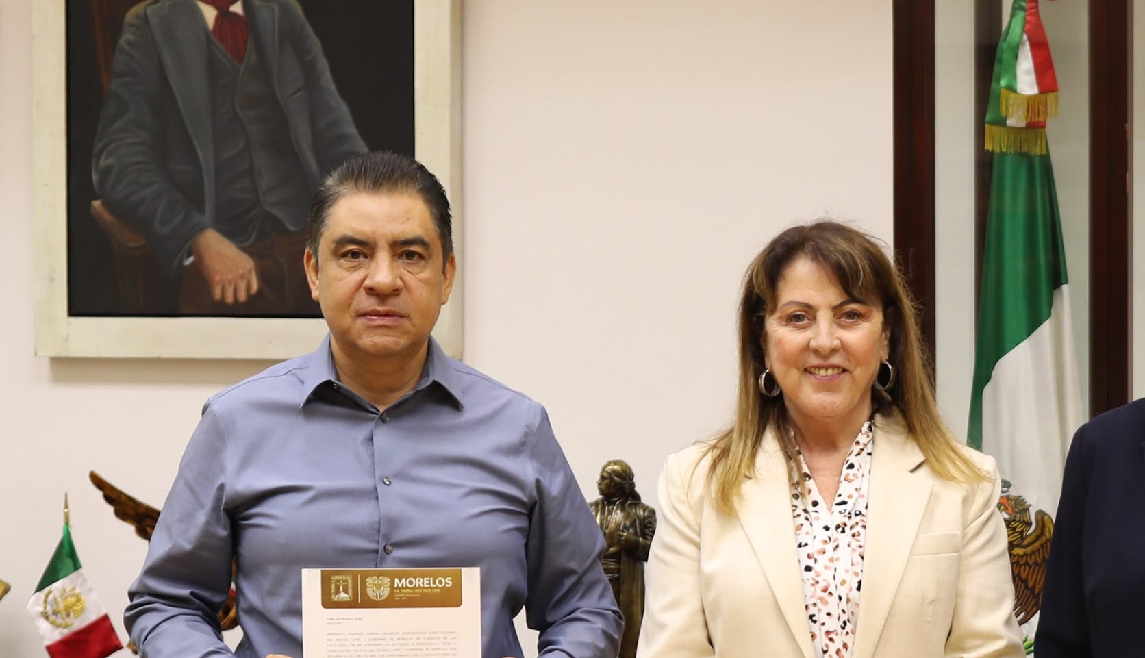 IEBEM: CARLOS FRANCO LLEGA A UNA SILLA QUE QUEMA
