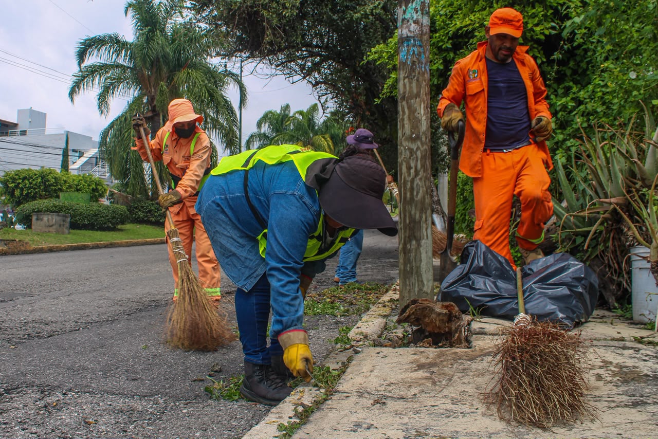Cuernavaca intensifica limpieza de rejillas, retiro de cacharros y maleza por temporada de lluvias