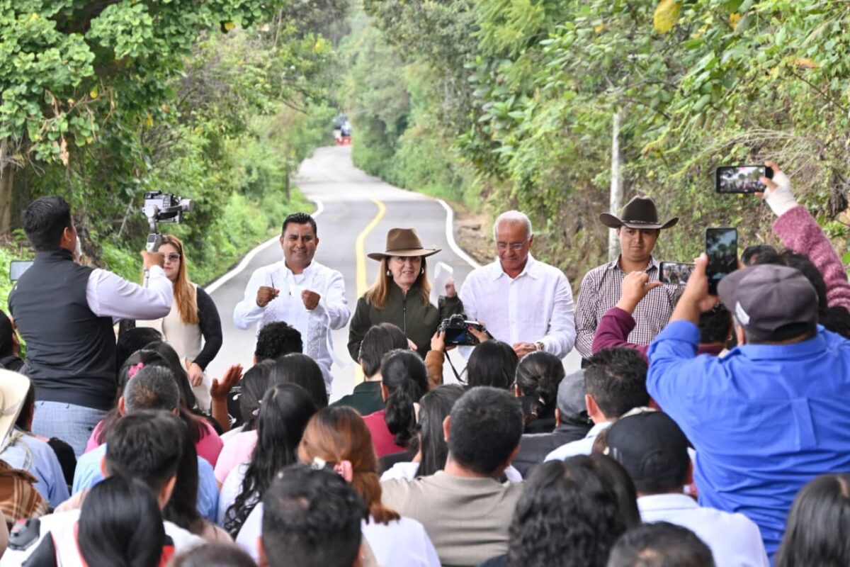 Rehabilitan 3.2 kilómetros de la carretera Tetela del Volcán–Tlalmimilulpan con inversión de 19 mdp