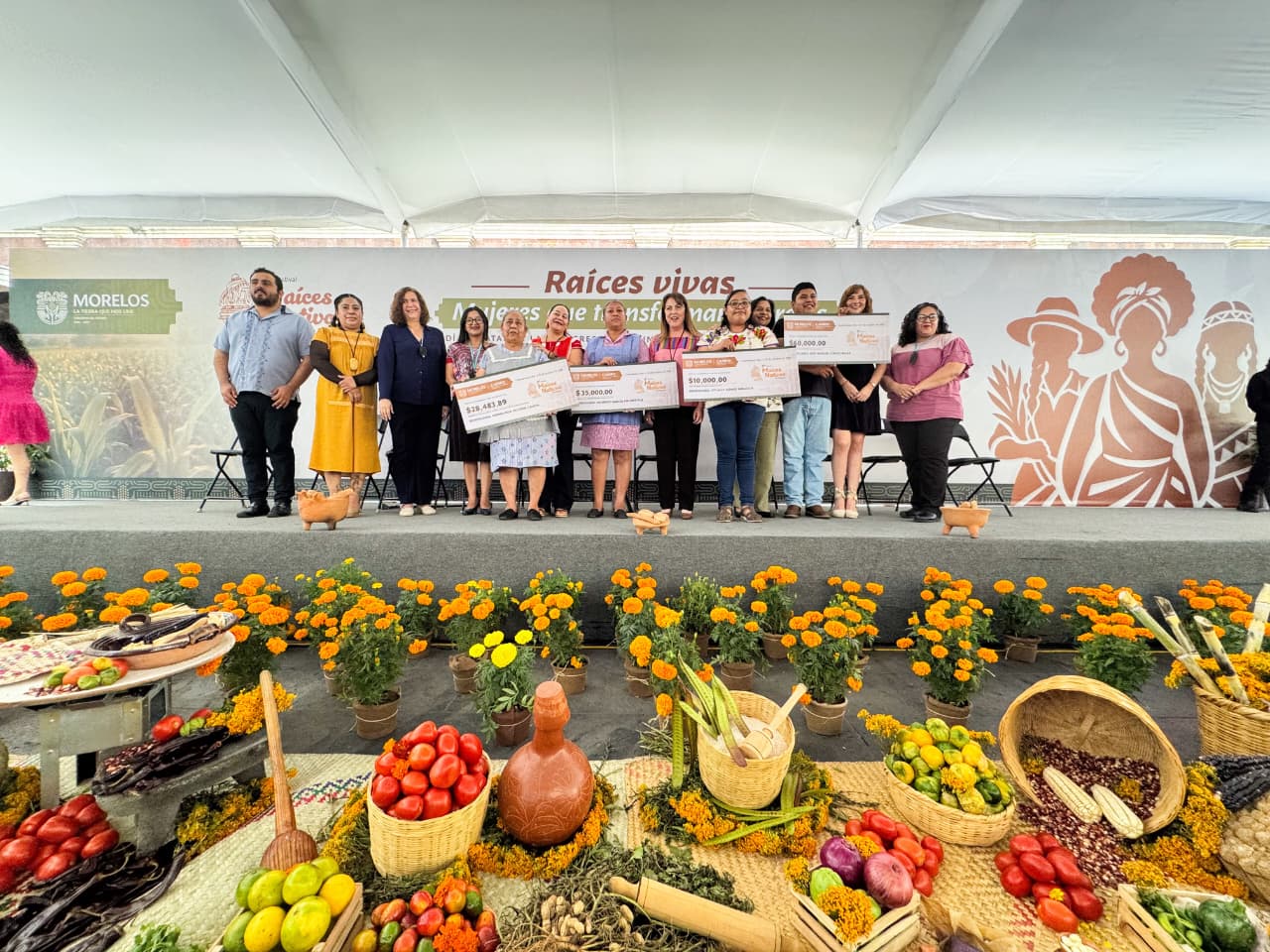 Morelos entrega apoyos para maquinaria e insumos agrícolas y reconoce a mujeres del campo y la cultura