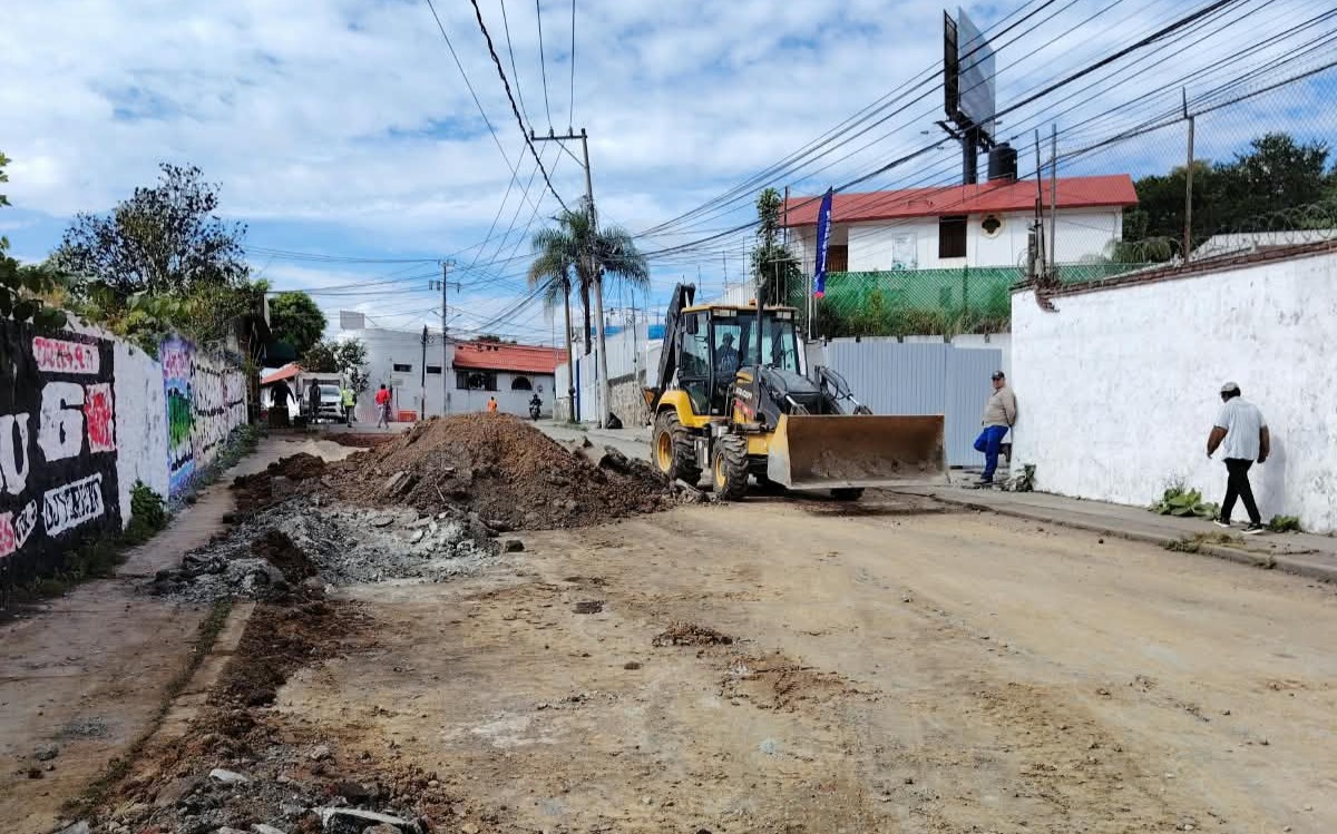 Reabrirán avenida Universidad este domingo tras reparar hundimiento provocado por fuga de agua