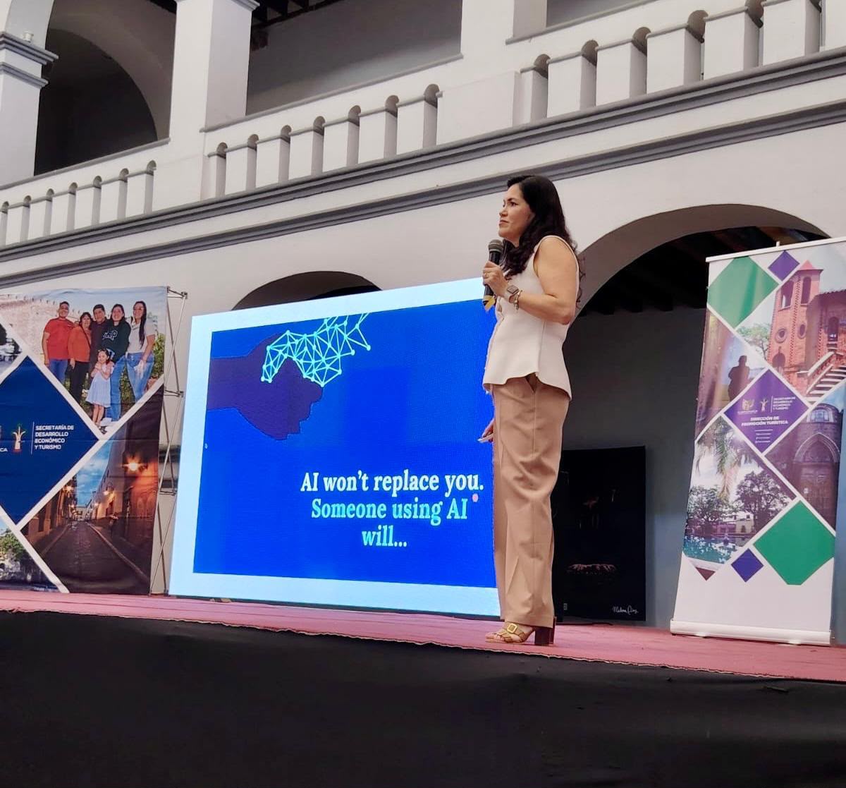 Sector turístico de Cuernavaca recibe capacitación para aplicar inteligencia artificial en promoción y atención a visitantes