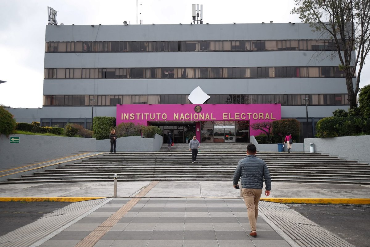 EL INE Y LA CRISIS DE LOS CONTRAPESOS: UNA DEMOCRACIA QUE PERDIÓ SUS DEFENSAS
